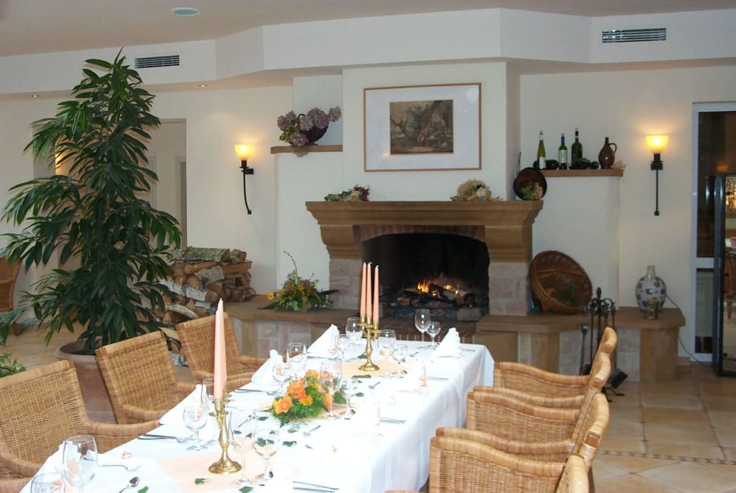 Sommersaal mit Kamin Hotel Wörlitzer Hof