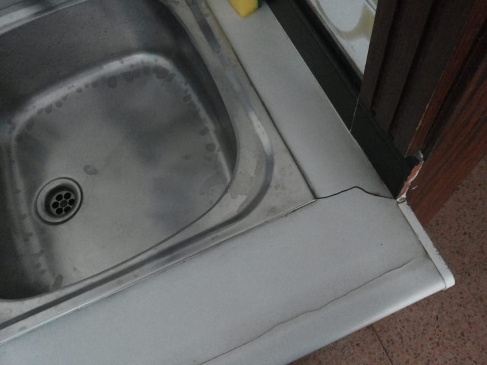 Risse in Möbel und Küche, passt alles zusammen Apartamentos Los Aguacates