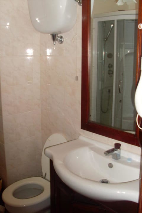 Badezimmer Hotel Terrazzo sul Mare