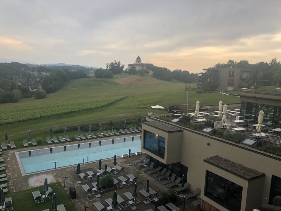 Pool LOISIUM Wine & Spa Hotel Südsteiermark