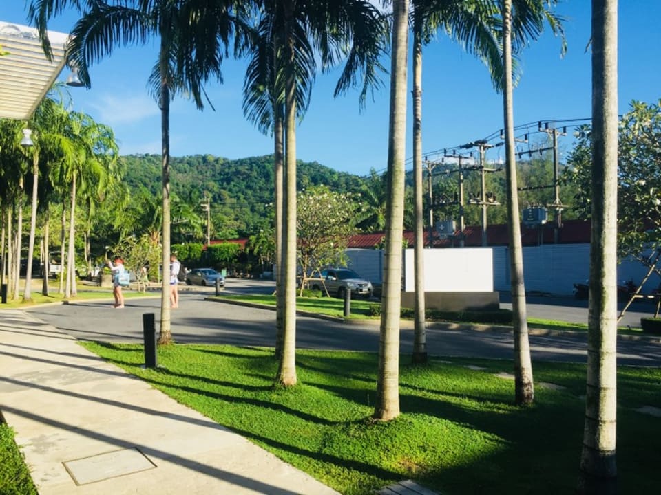 Gartenanlage The Old Phuket - Karon Beach Resort