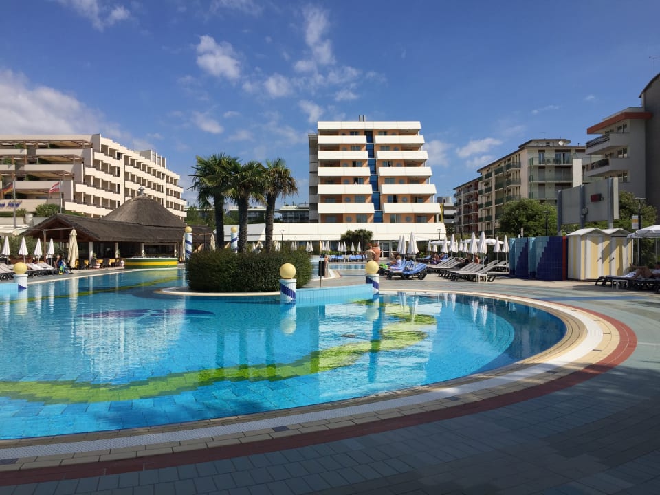 Pool Aparthotel Holiday