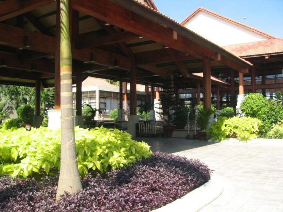 Hotelzufahrt Golden Sand Resort and Spa Hoi An