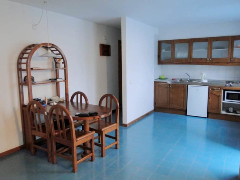 Widok z salonu na aneks kuchenny Aparthotel Costa Mar