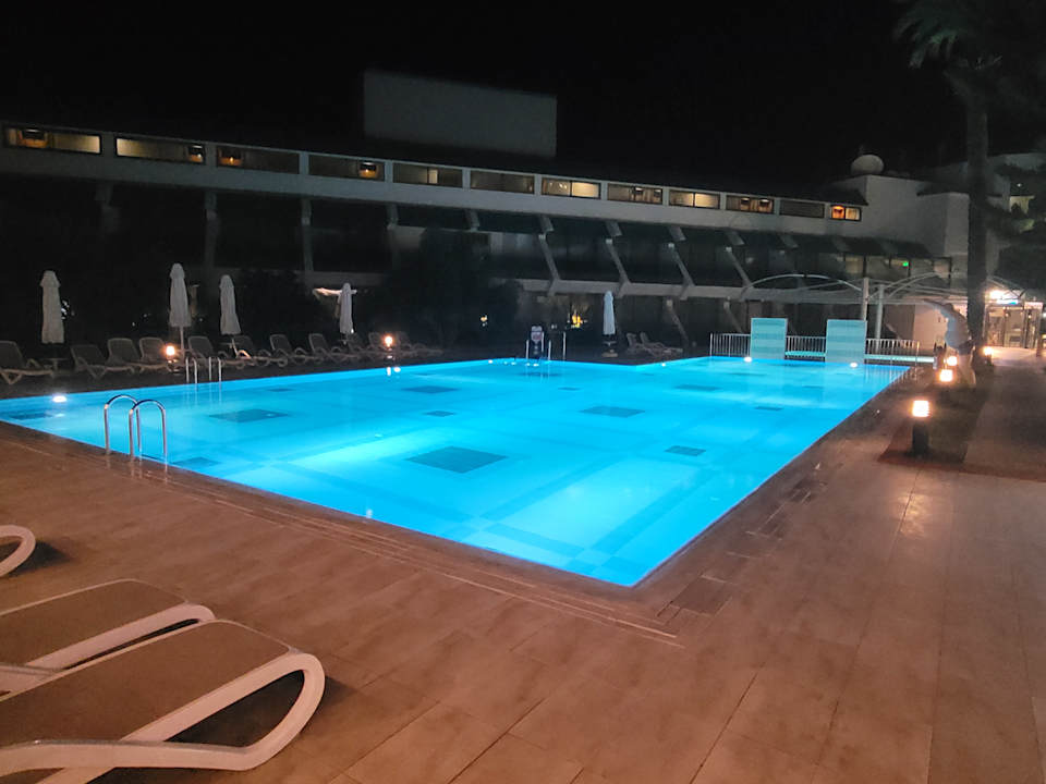 Pool Side Star Elegance