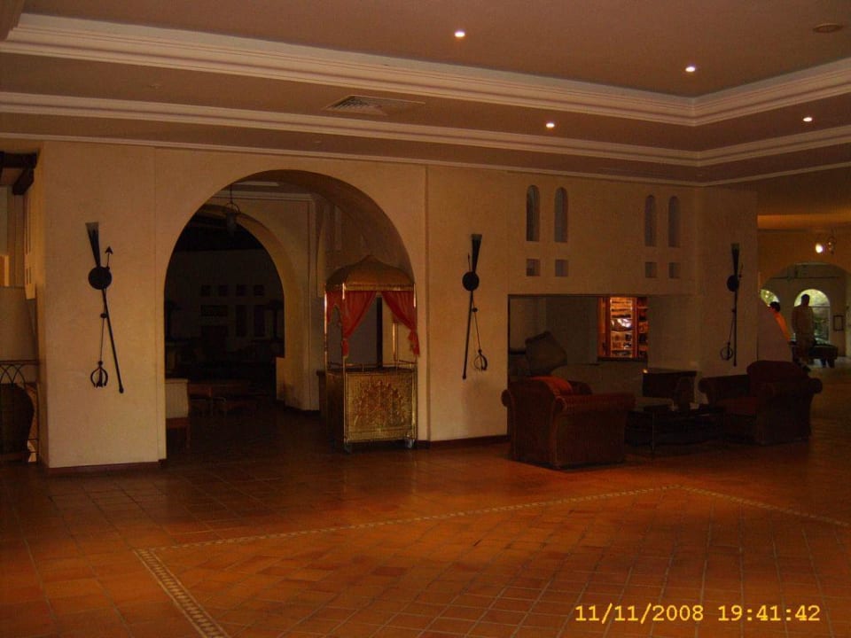 Eingang zum Maur. Cafe von der Rezeption aus Hotel Djerba Resort