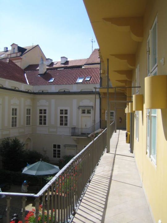 Der Ausblick von unserer Zimmertür aus. The Mozart Prague - Preferred Hotels & Resorts
