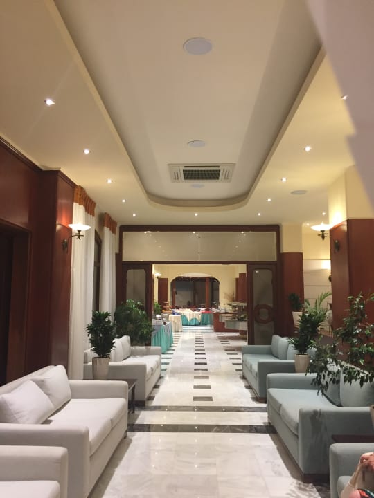 Eingang Restaurant  Vantaris Luxury Beach Resort