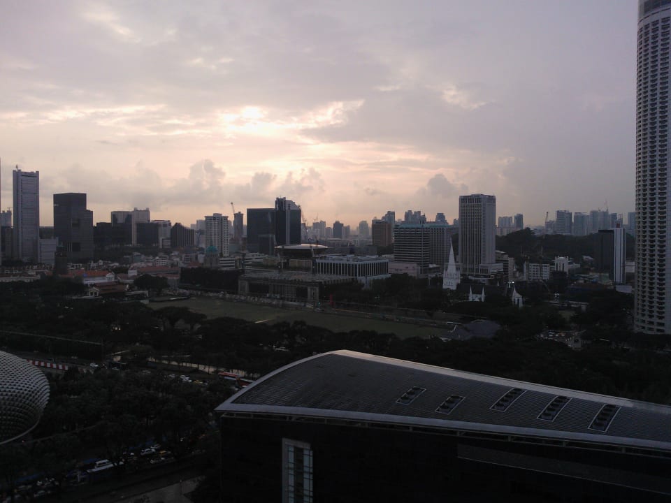 Blick vom Balkon (20. Stock) Parkroyal Collection Marina Bay