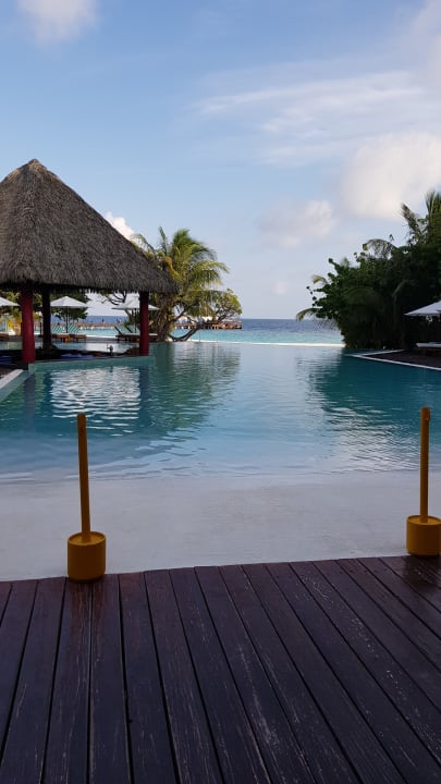 Pool mit Poolbar Adaaran Select Meedhupparu Island Resort - Premium All Inclusive