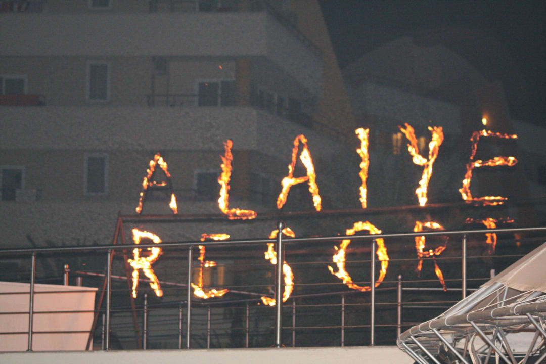 Tolle Show Alaiye Resort & Spa