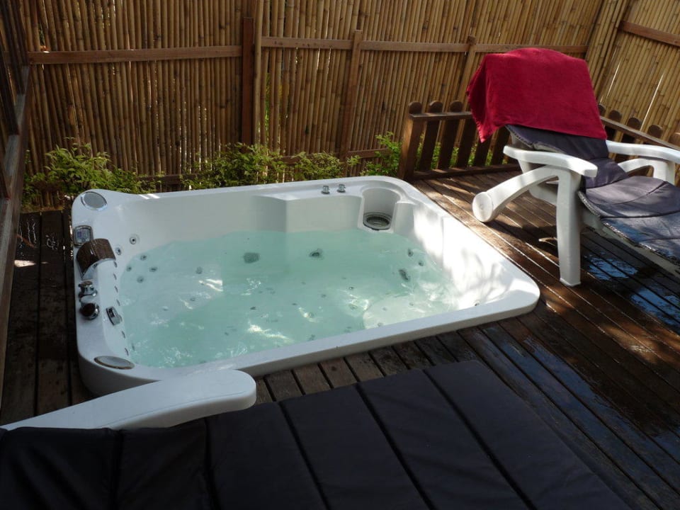 Terrasse mit Whirlpool Villa cha cha