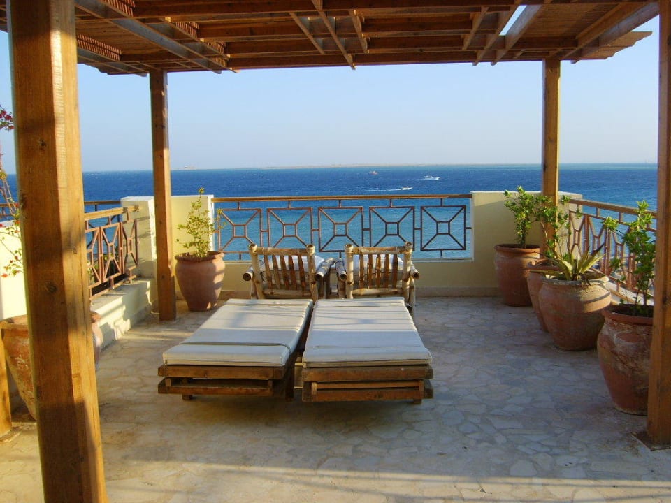 Blick auf Terrasse und Meer Imperial Shams Abu Soma