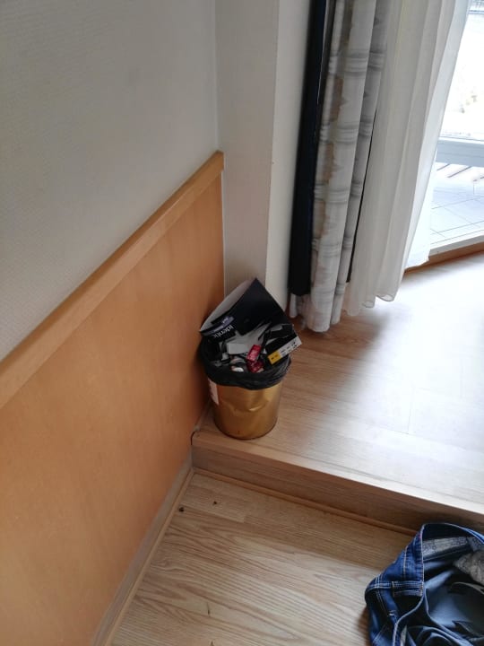 Neues Zimmer, nach dem die Putzfrau drin war Hotel Helikon