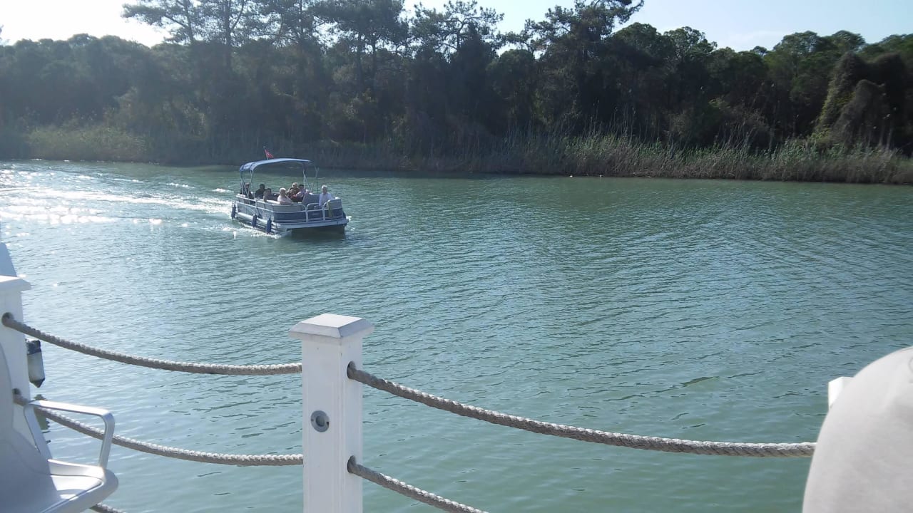 Katamaranfahrt auf dem Fluß  Titanic Deluxe Golf Belek