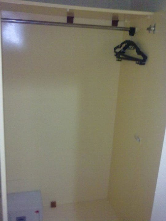 Schrank ohne Ablage Club Hotel Anjeliq