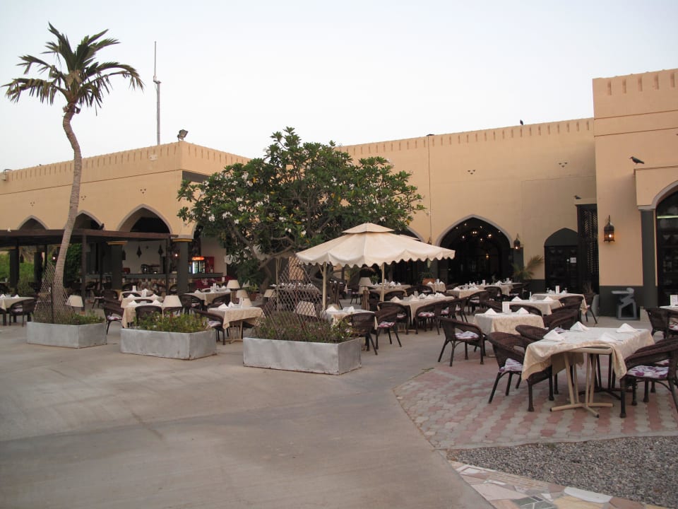 Hier ist man immer zum Essen Al Sawadi Beach Resort