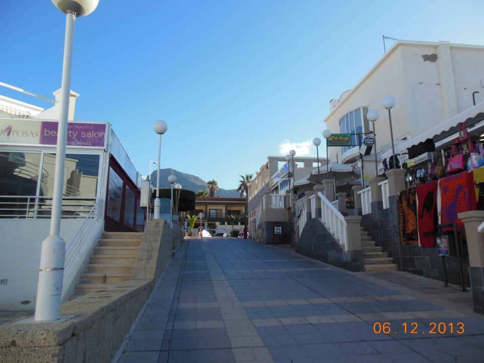 Links Balkon Zimmer 2062 - rechts Musikkneipe Lagos de Fañabé Beach Resort