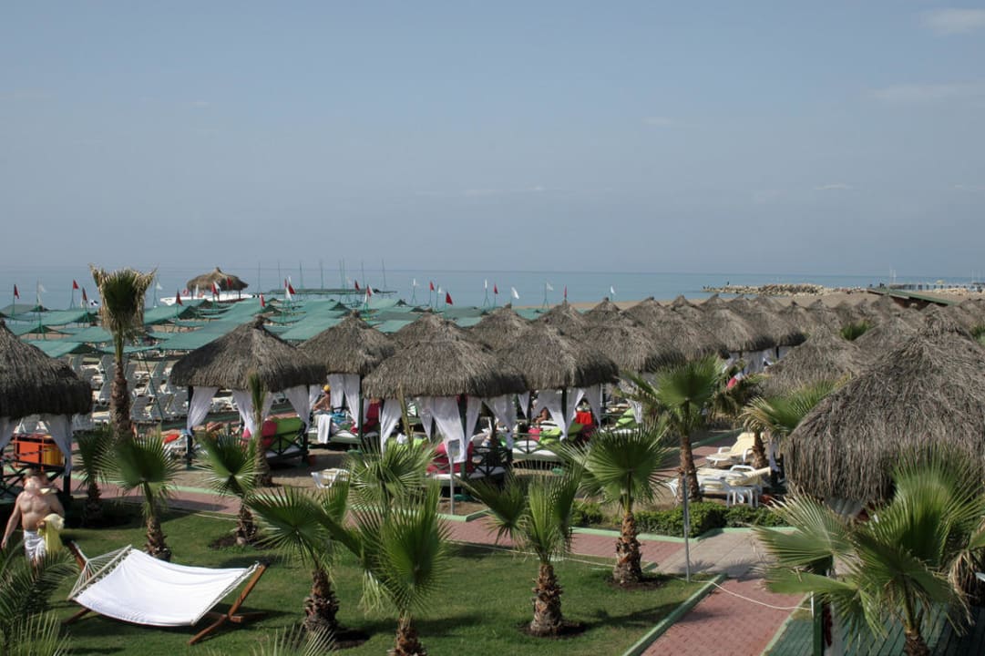 Blick auf Balihäuschen Hotel Delphin Diva