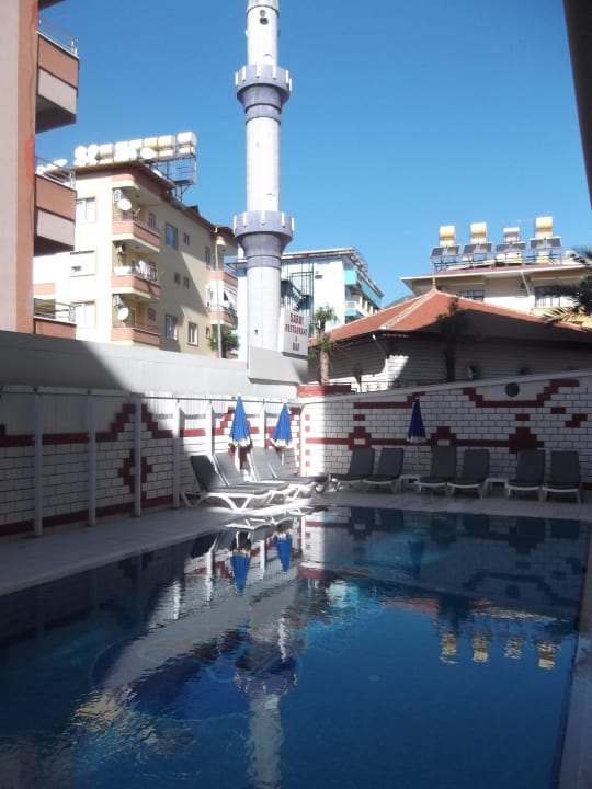 Der kleine und kalte Pool im Hinterhof Hotel Aslan City Kleopatra