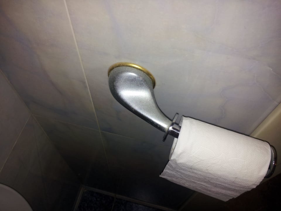 Sauberkeit, Staub auf Toilettenpapierhalter Hotel Tre Archi