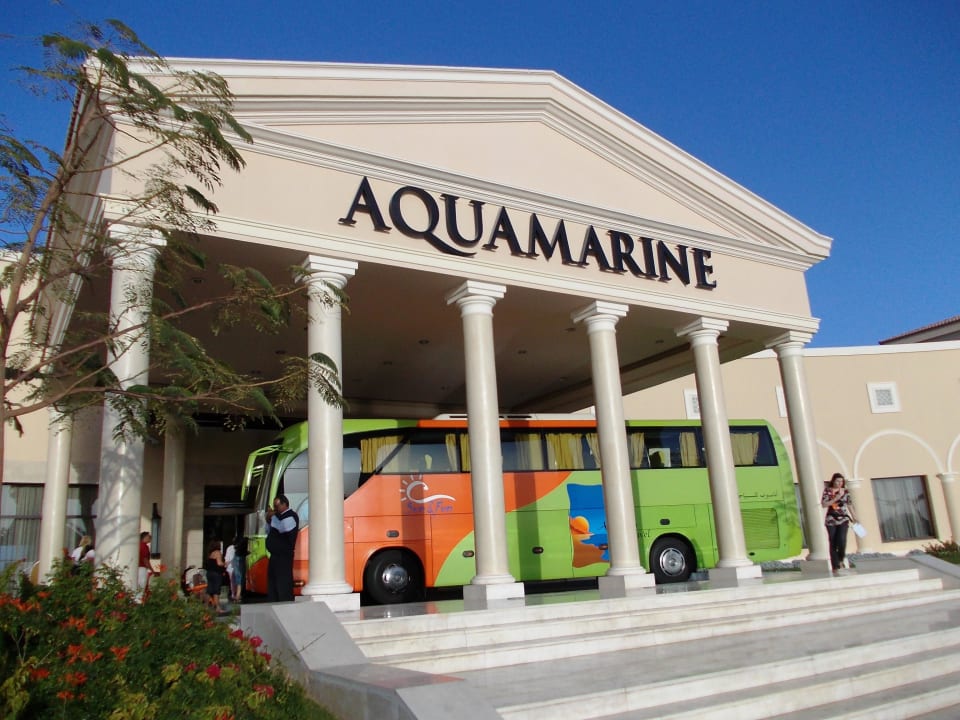 Wejście do hotelu JAZ Aquamarine Resort