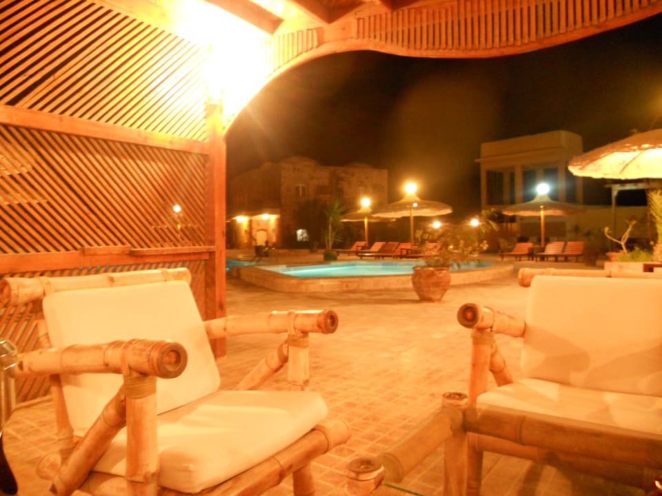 Pool am Abend Sea Hug Resort
