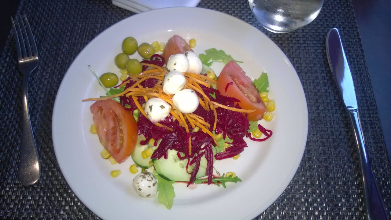 Bunte Auswahl von der Salatbar Meliá Costa del Sol