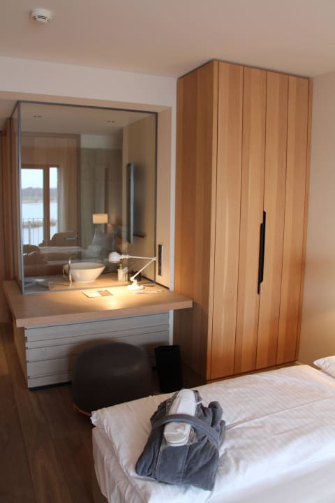 Komfortzimmer / Bad / Schrank (Zi.: 120) Hotel Zollenspieker Fährhaus