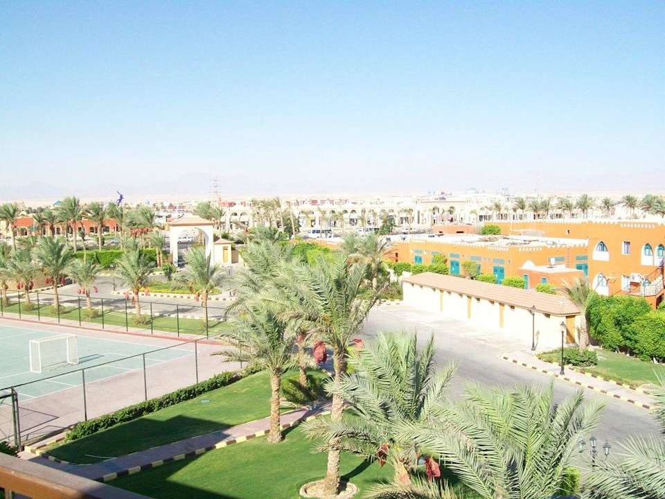 Widok z zplecza budynku 6000 Pickalbatros Dana Beach Resort - Hurghada