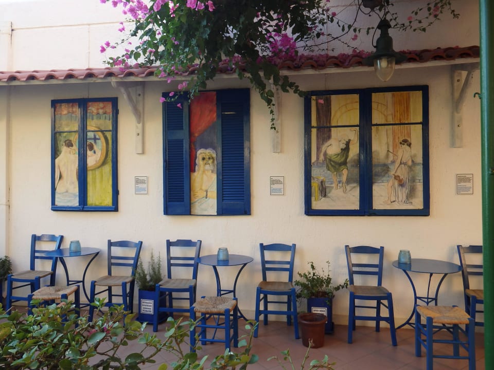 Vor dem Restaurant. Anissa Beach & Village