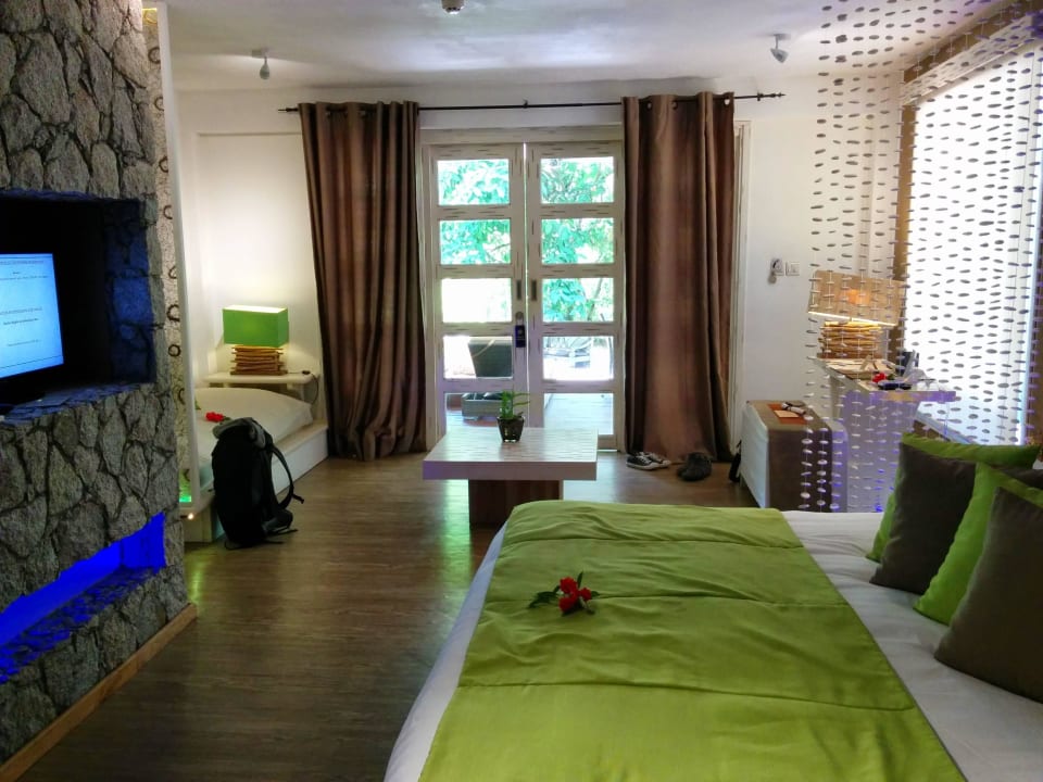 Gartenvilla (Blick vom Badezimmer kommend) Le Domaine de l'Orangeraie