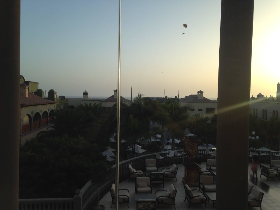 Ausblick aus Hotellobby auf Terrasse Lopesan Villa del Conde Resort & Thalasso