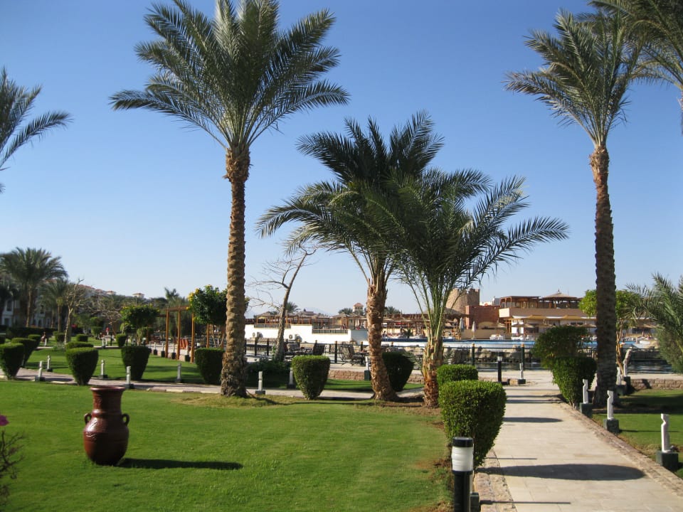 Weg vom Strand zur Lobby Pickalbatros Dana Beach Resort - Hurghada