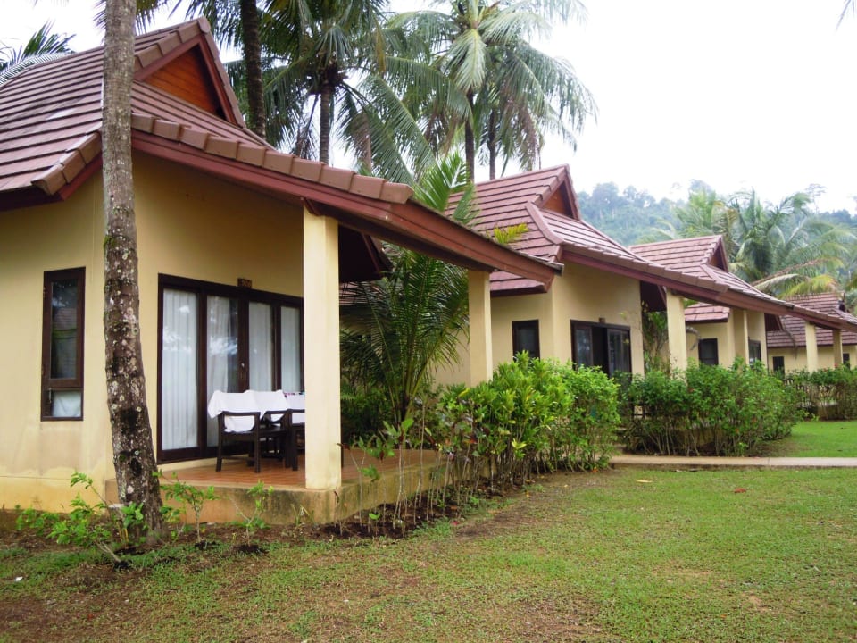 Bungalows in 1. Reihe Hotel Nang Thong Beach Resort 2
