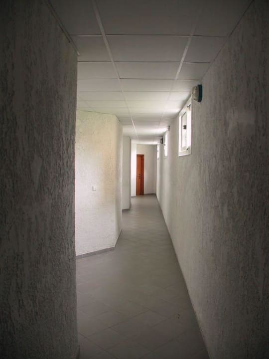 Ja, hier drinne fliegen Schwalben herum alltoura Club Hotel Poseidon Palace