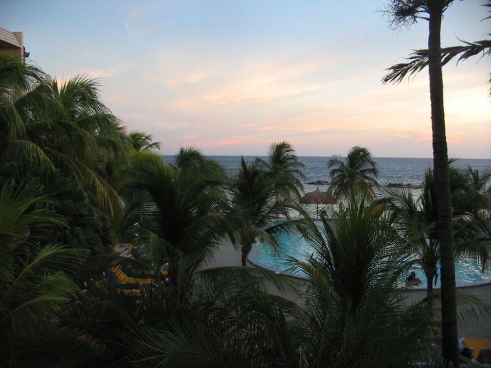 Ausblick auf den Ruhepool und den Sonnenuntergang! Sunscape Curaçao Resort, Spa & Casino