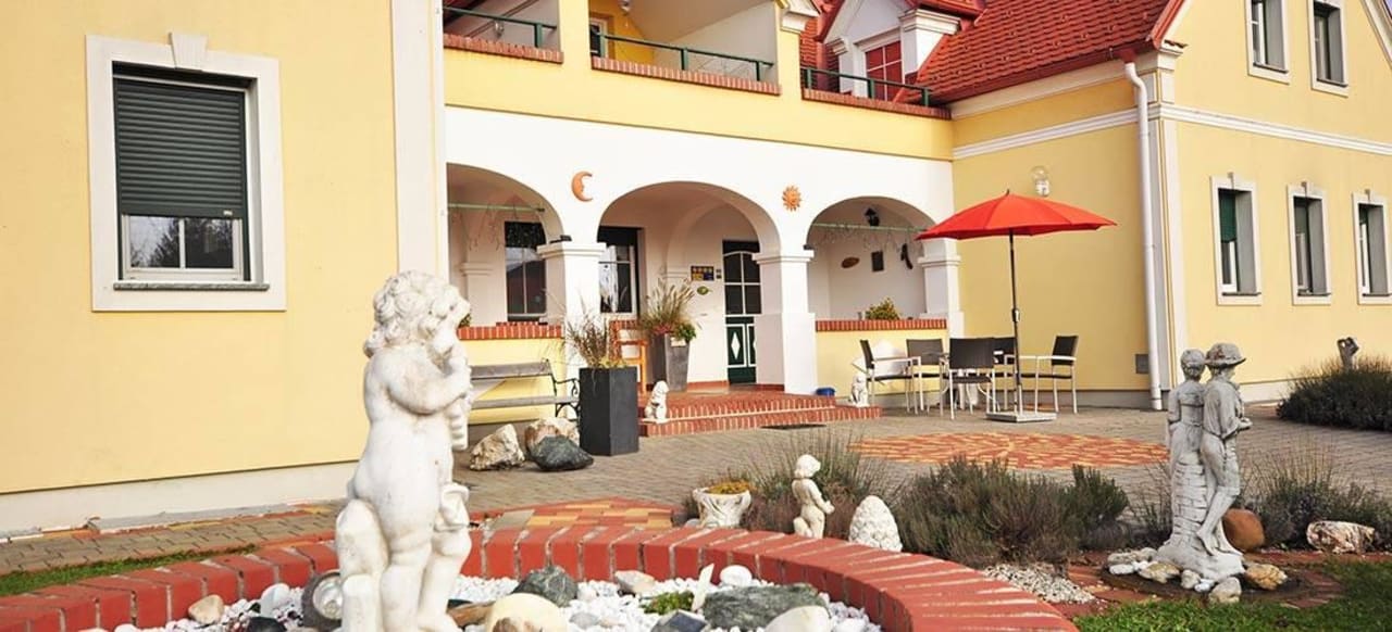 Arkadenhof Arkadenhof Familie Flasch