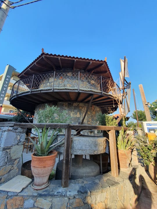 Außenansicht Petousis Hotel & Suites