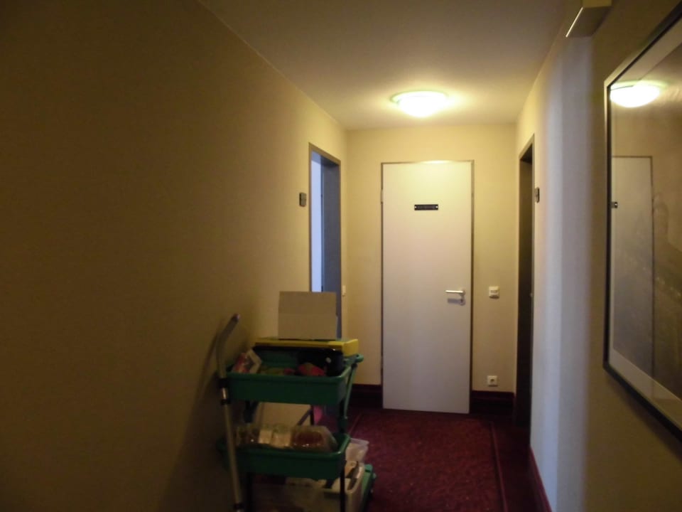 Flur zu Zimmer 315 / Hausdame Leonardo Hotel Nürnberg