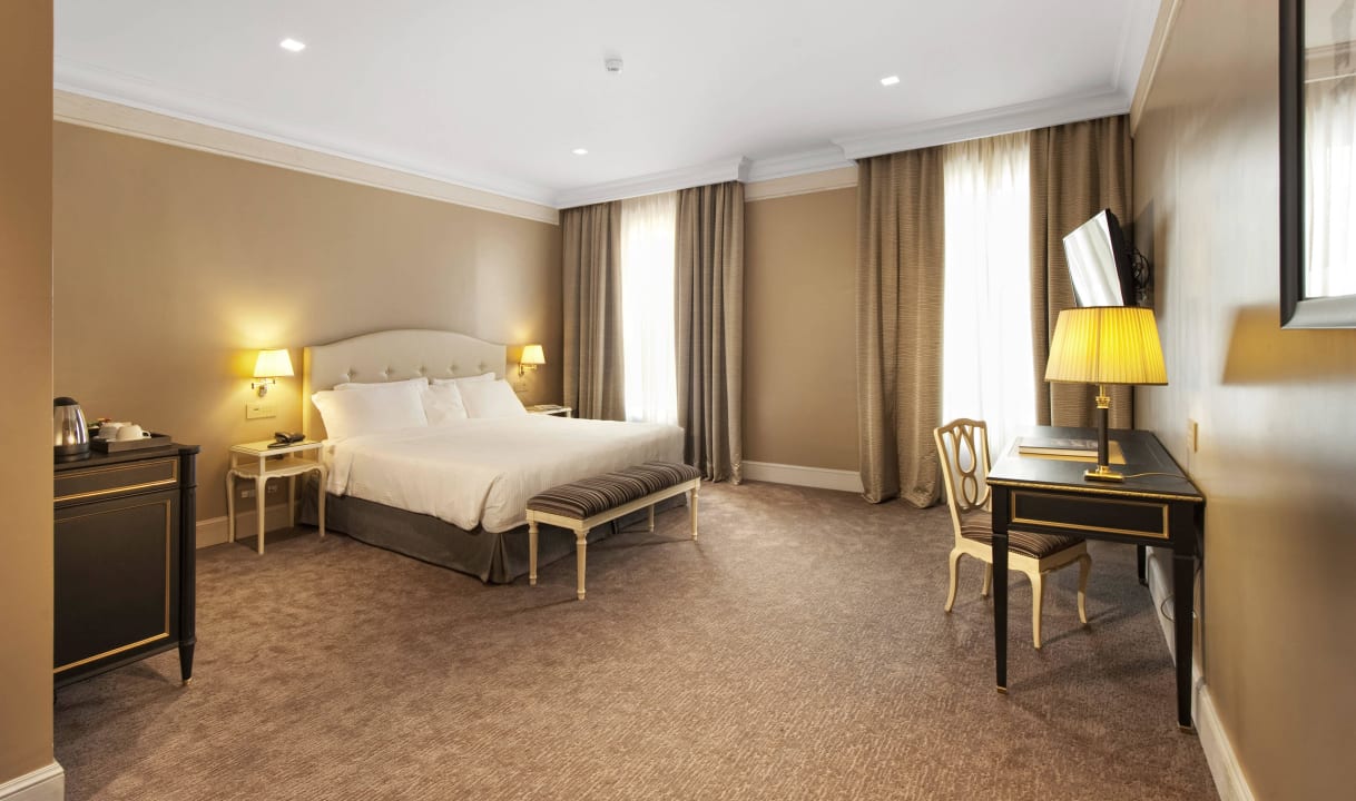 Deluxe room InterContinental Rome Ambasciatori Palace by IHG