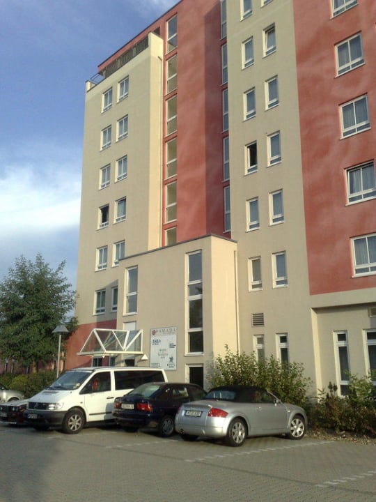 Rückseite mit Parkplatz ACHAT Hotel Schwarzheide Lausitz