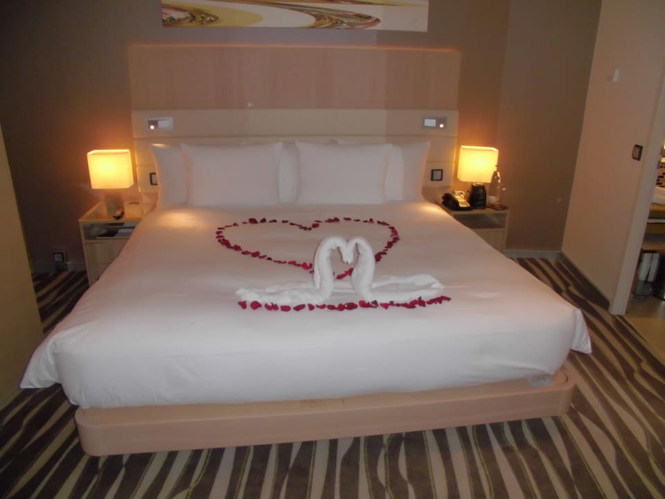 Unser Bett für eine Nacht Hilton Frankfurt Airport