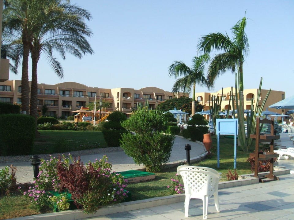 Garten mit Ausblick auf Zimmer Ali Baba Palace Hotel