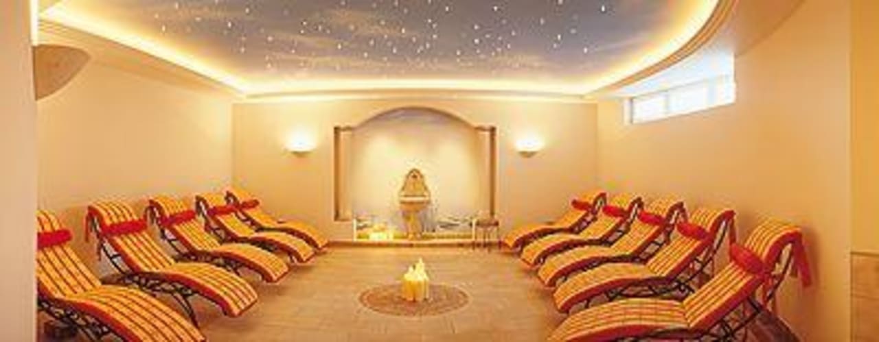 Pool-Anlage Hotel Plattenhof Lech