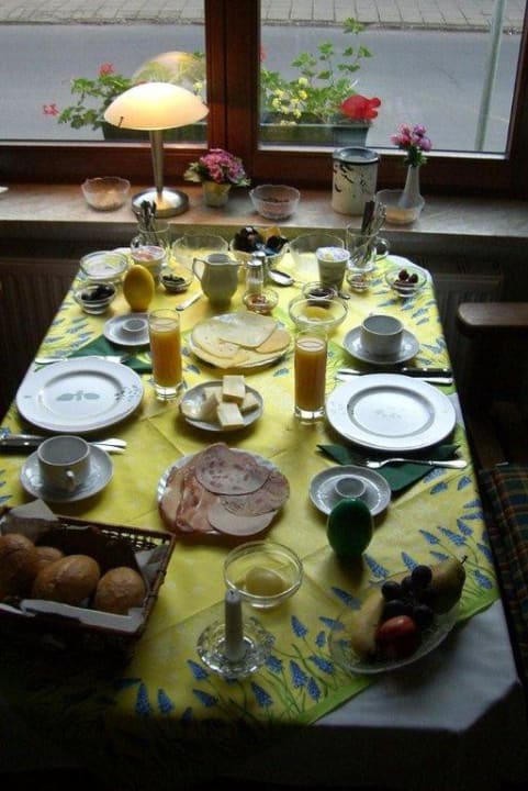 Zum Frühstück gedeckter Tisch Hotel Zum 1. deutschen Gondoliere