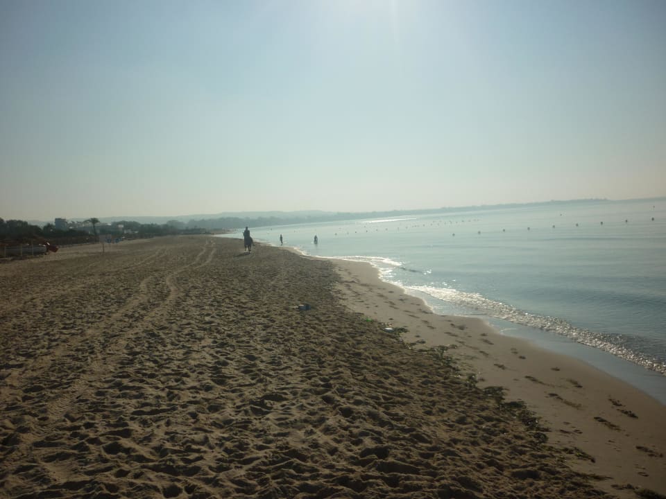 Strand um 7 Uhr morgens Hotel Paradis Palace