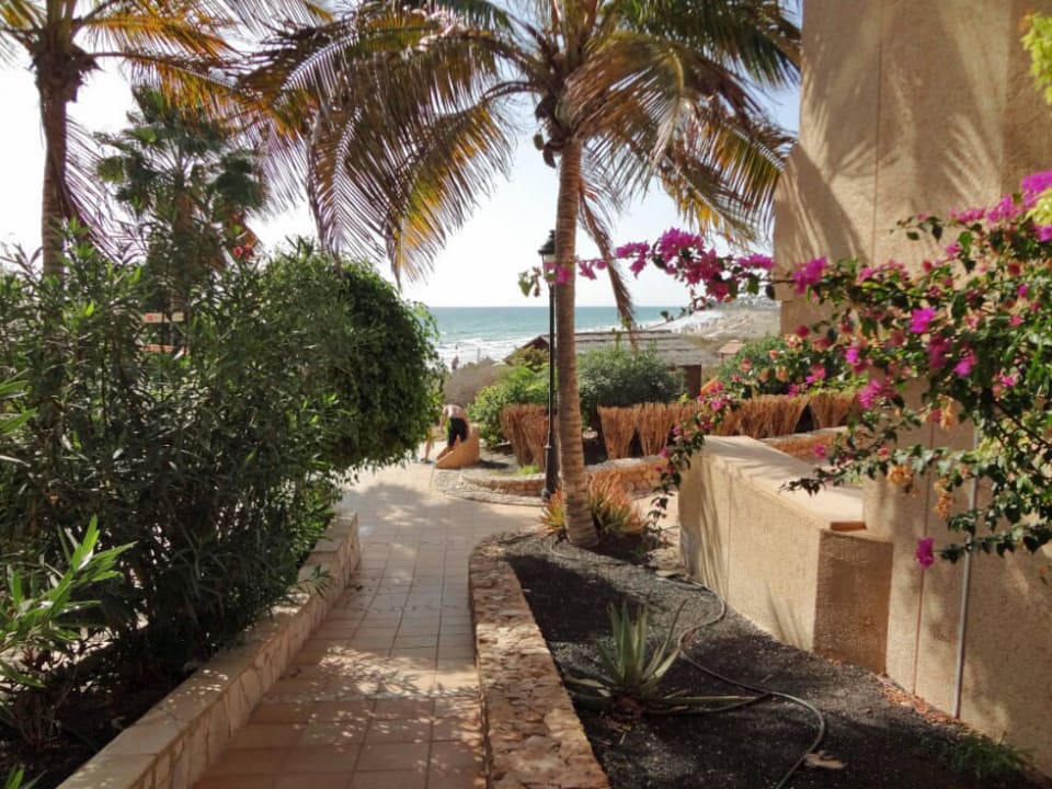 Weg zum Strand  SBH Hotel Taro Beach