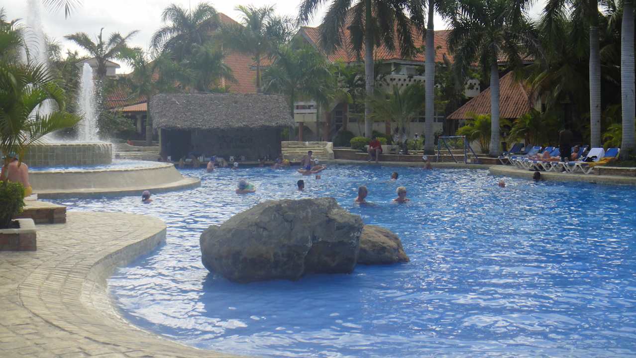 Lauter Pool mit Wasserbar Villas Bavaro Resort & Spa