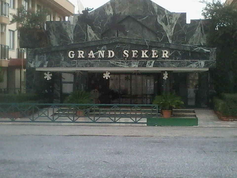 Eingang Grand Seker Hotel